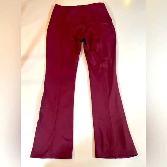 Halara ultra high waisted Stylish Burgundy Flared leggings
NWT size large - Picture 5 of 5